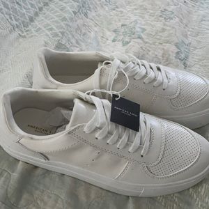 New with tags American Eagle white sneakers